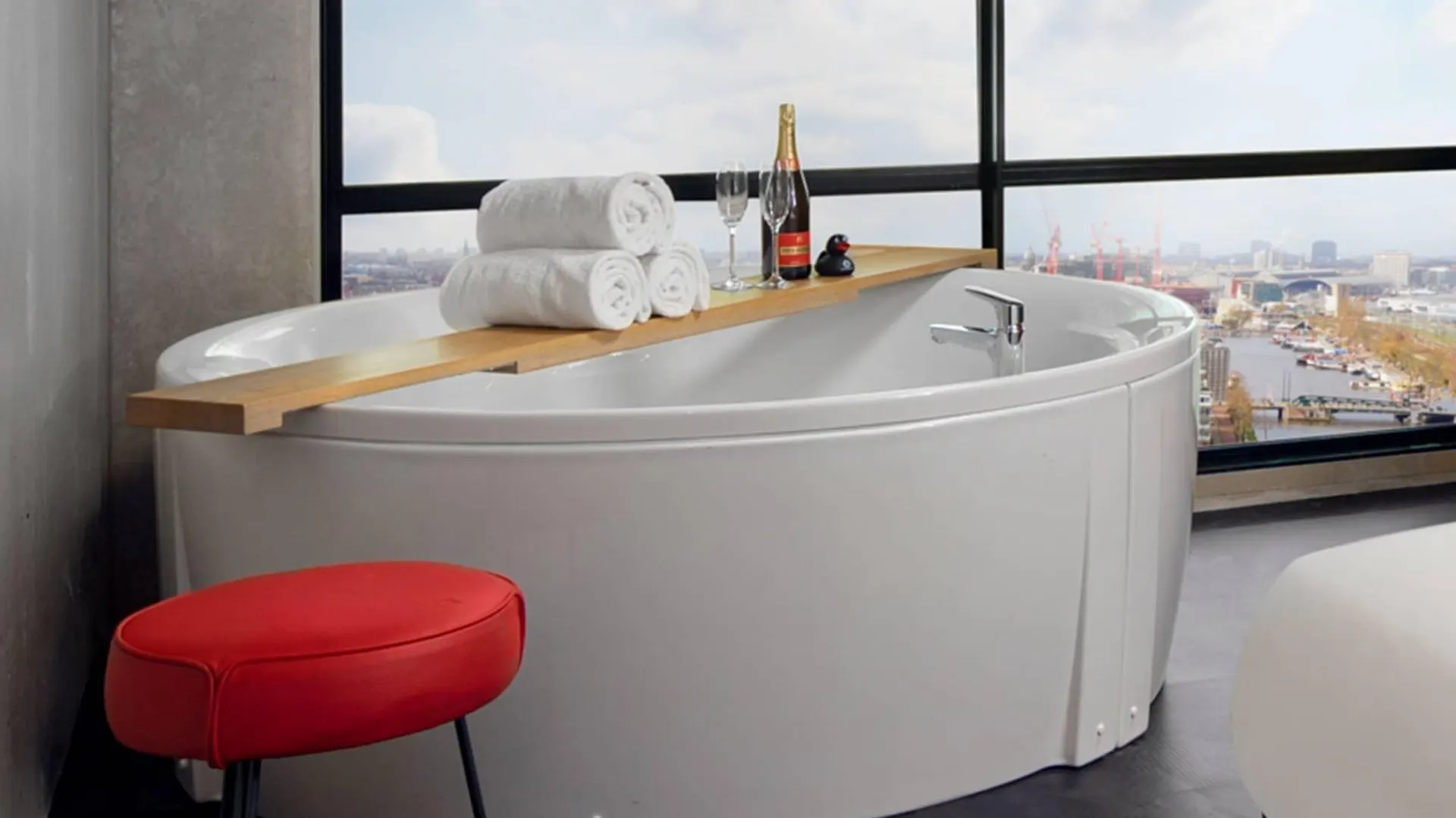 Inntel Hotels Amsterdam Landmark 4*,